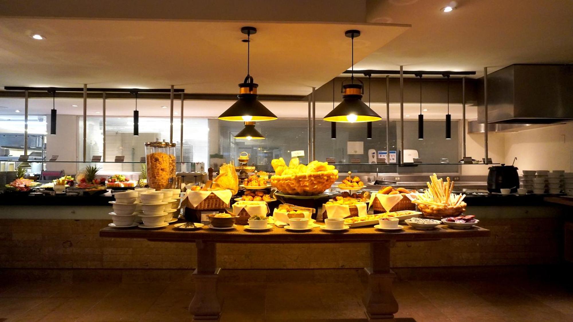 Bogota Plaza Hotel Bagian luar foto A cheese platter