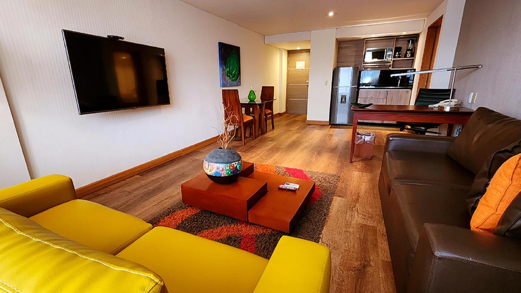 Bogota Plaza Hotel Bagian luar foto A living room in a serviced apartment in Lima, Peru