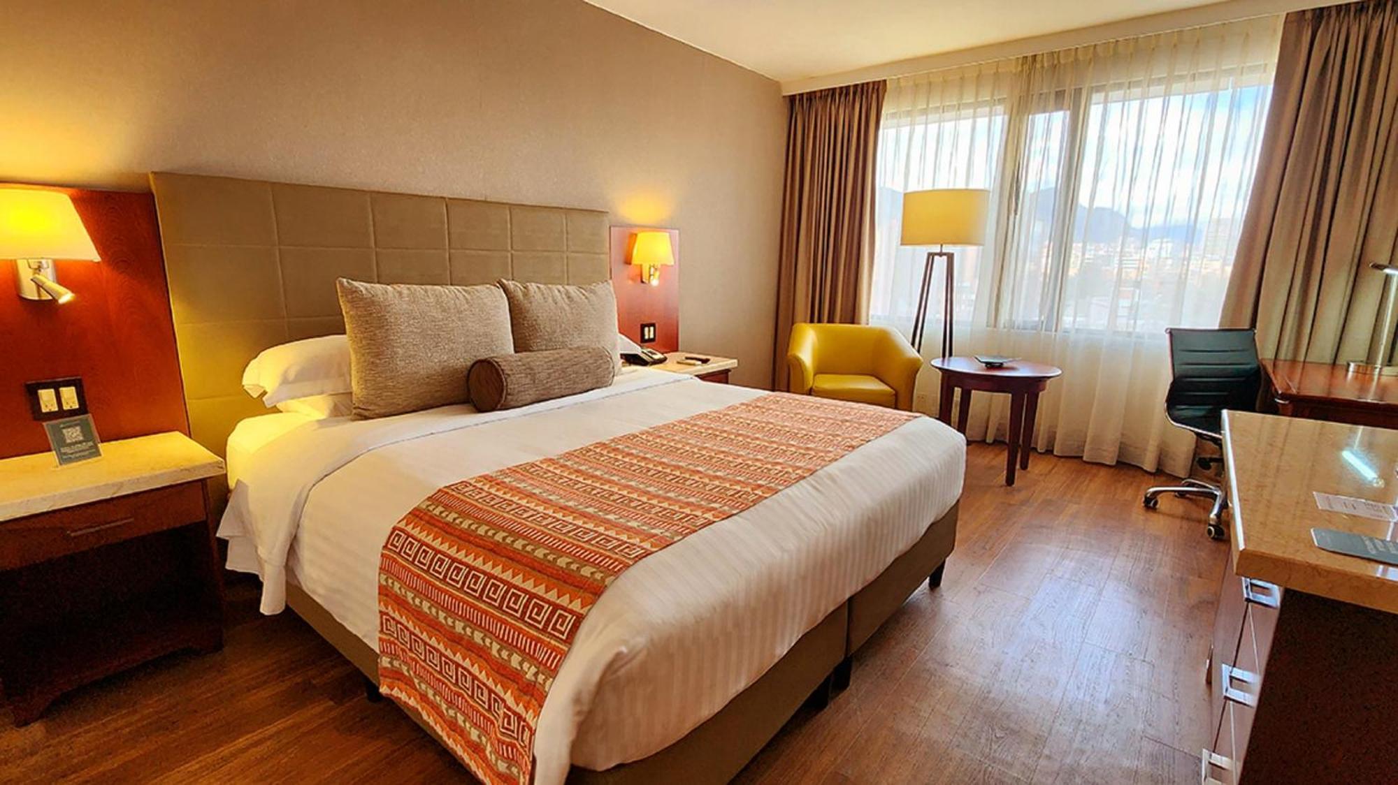 Bogota Plaza Hotel Bagian luar foto A room at the hotel