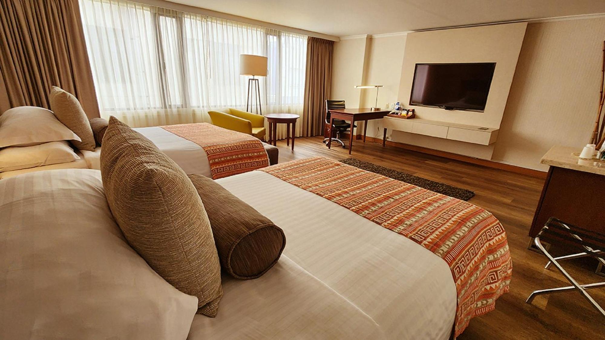 Bogota Plaza Hotel Bagian luar foto A room at the hotel