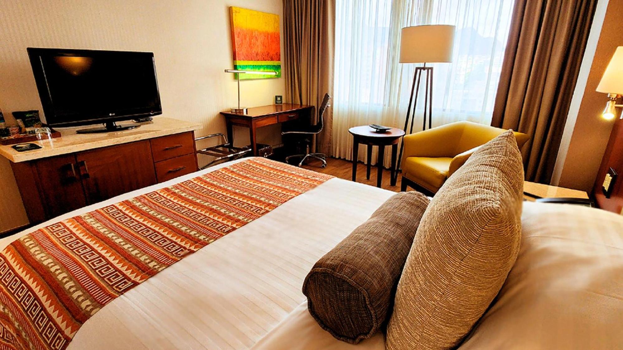 Bogota Plaza Hotel Bagian luar foto A room at the hotel