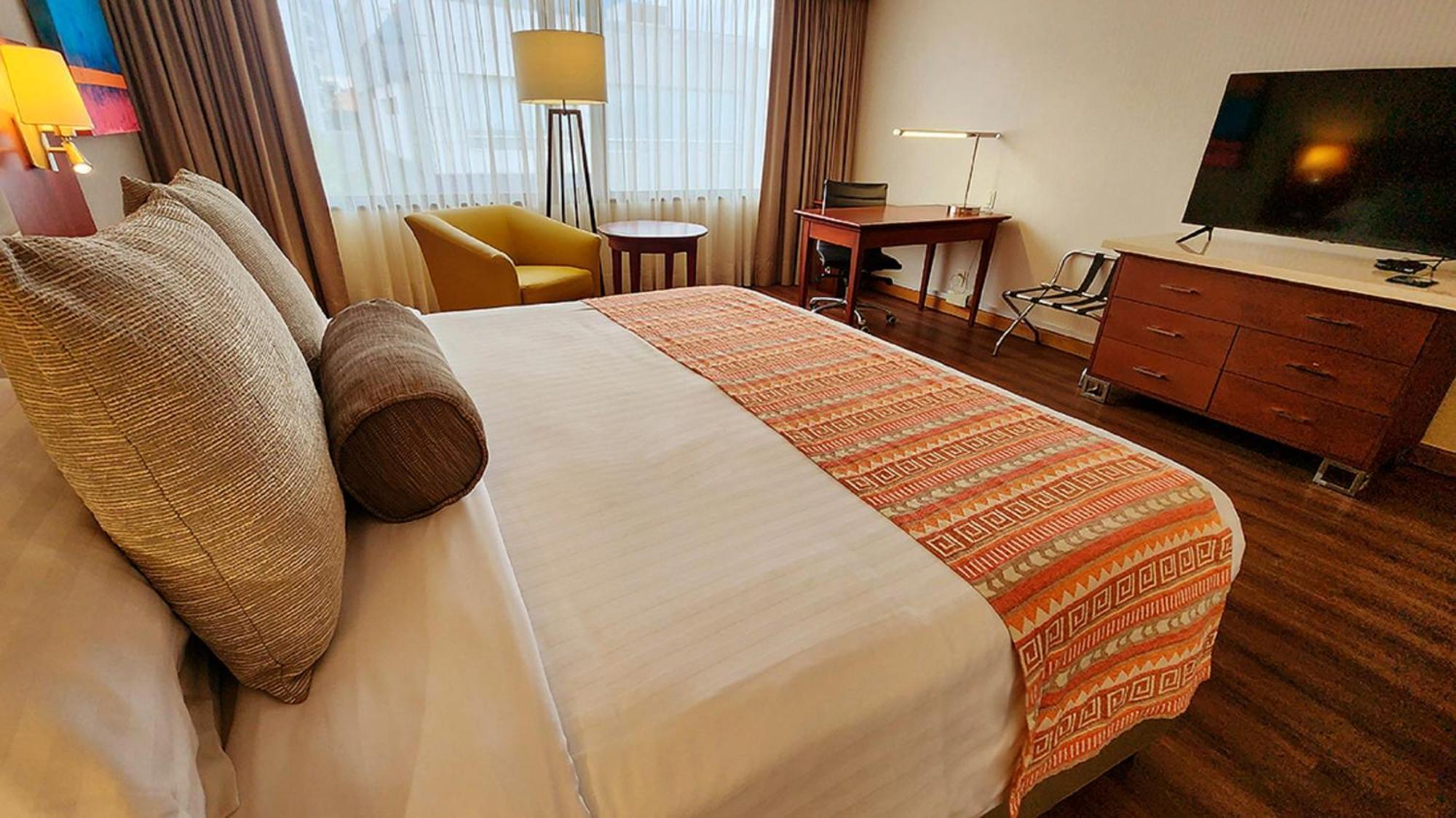 Bogota Plaza Hotel Bagian luar foto A bed runner