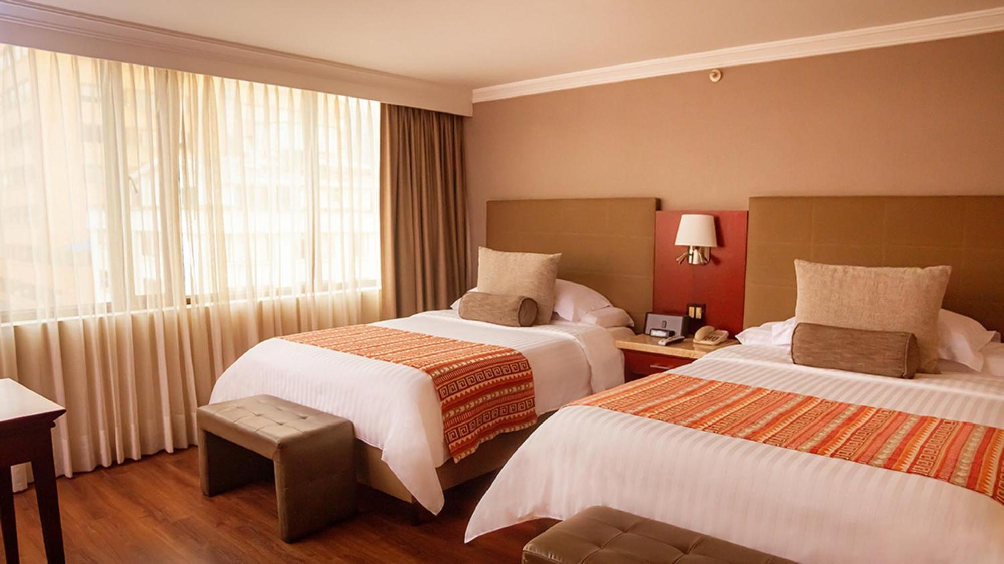 Bogota Plaza Hotel Bagian luar foto A room at the hotel