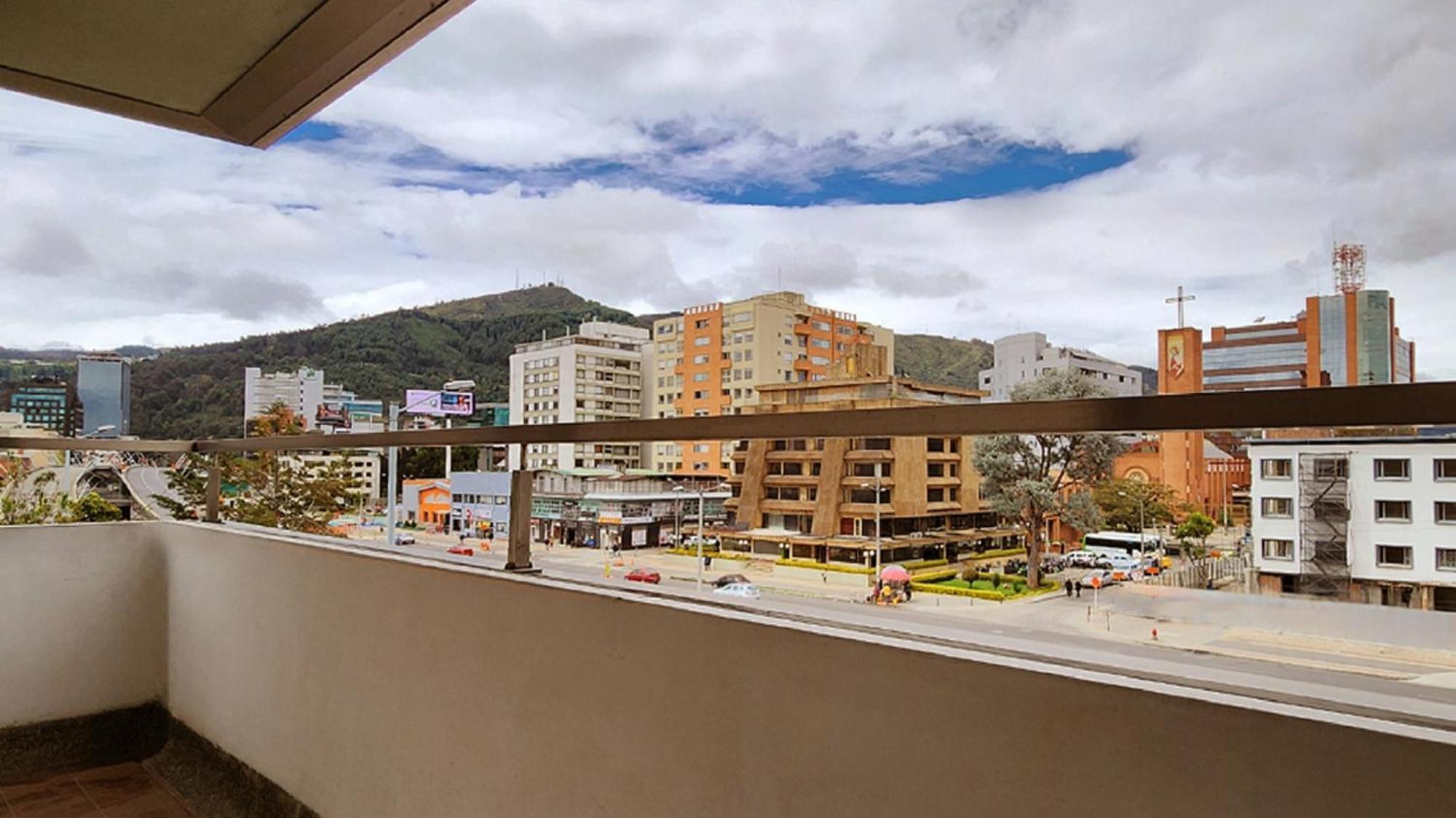 Bogota Plaza Hotel Bagian luar foto View of the city from the hotel
