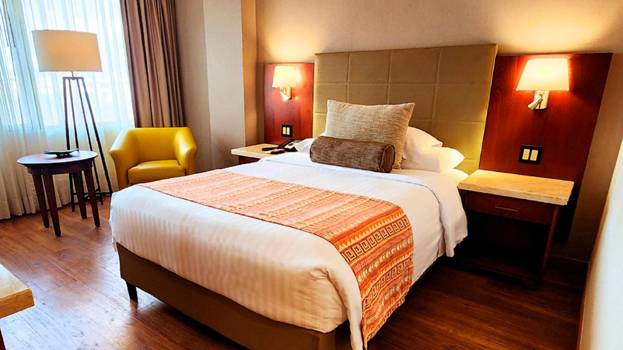Bogota Plaza Hotel Bagian luar foto A bedroom at the hotel