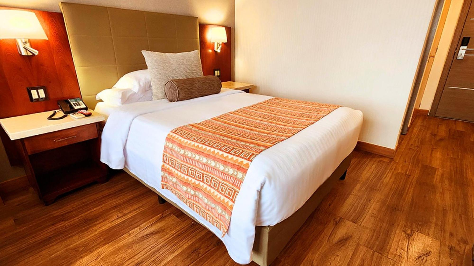 Bogota Plaza Hotel Bagian luar foto A bed runner