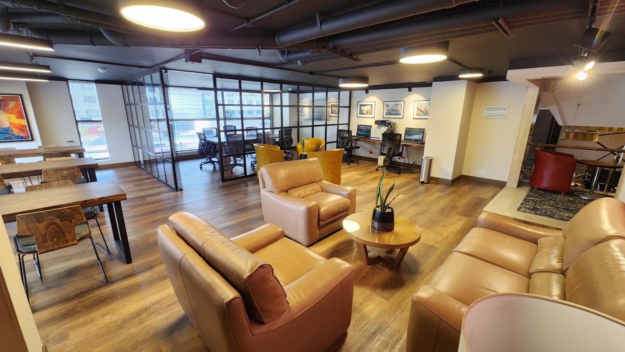 Bogota Plaza Hotel Bagian luar foto The lounge at the airport